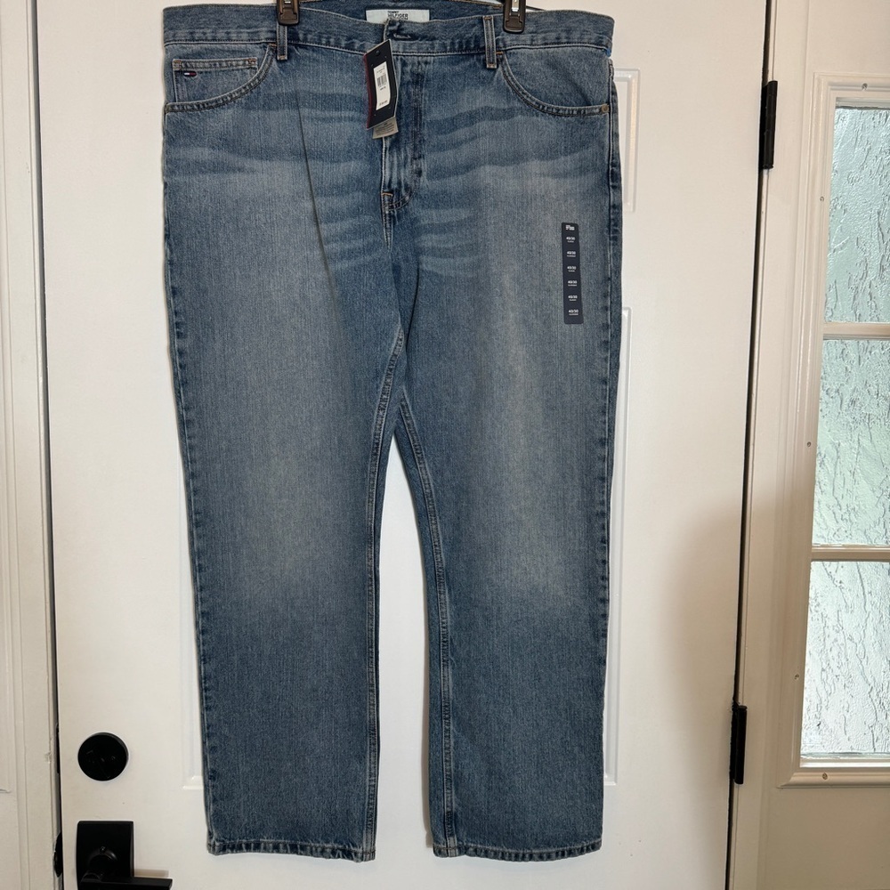 NWT - Men's Tommy Hilfiger Classic Straight Leg Jeans - Size: 40/30